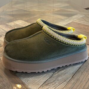 UGG Tazz II Green women’s size 10
